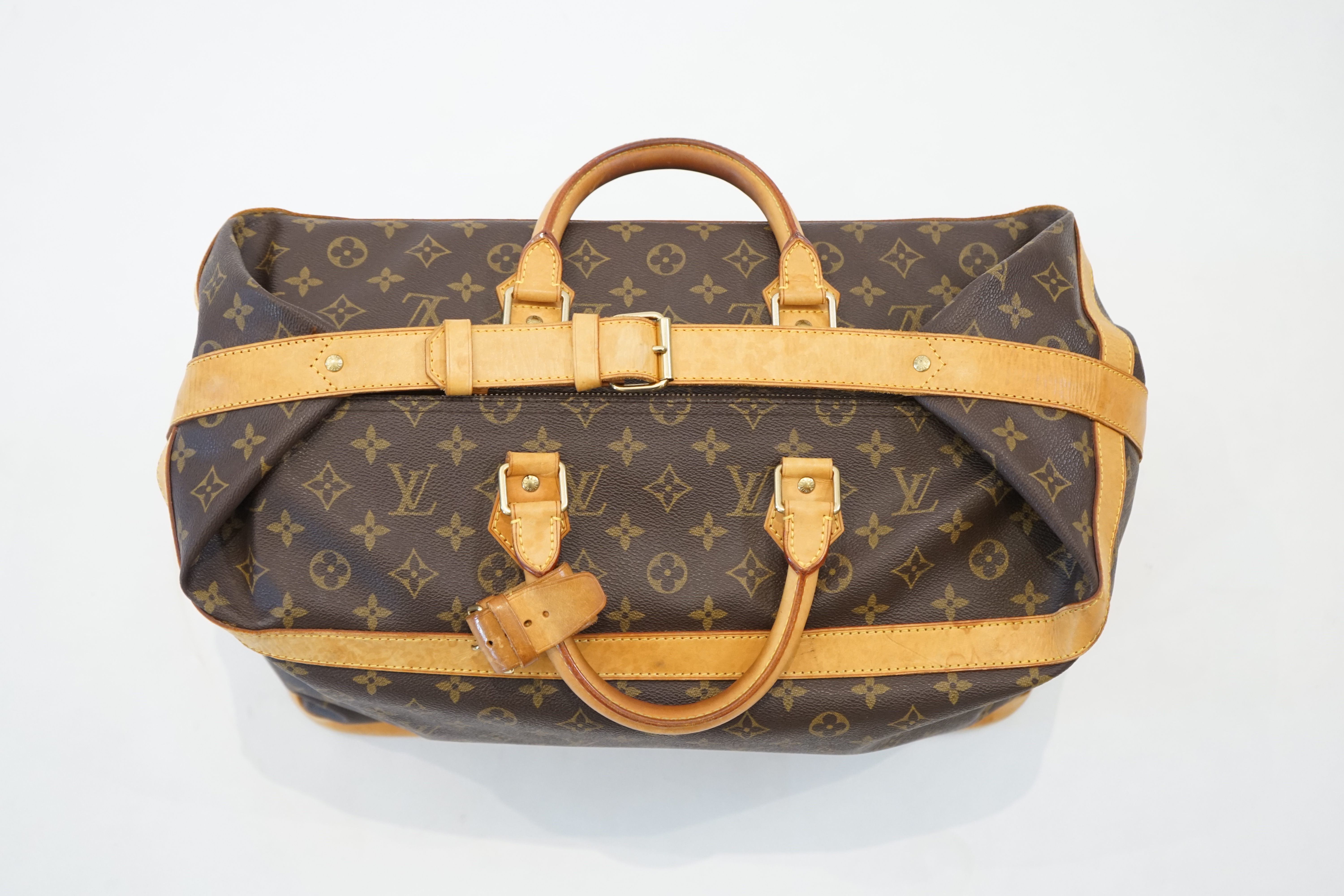 A Louis Vuitton Cruiser 45 travel bag width 25cm, length 45cm, height 30cm